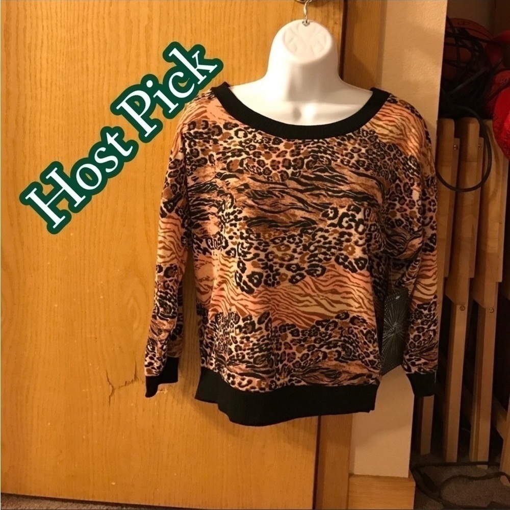 ✅HOST Pick✅ Almost Famous Top, Size Small, NWT